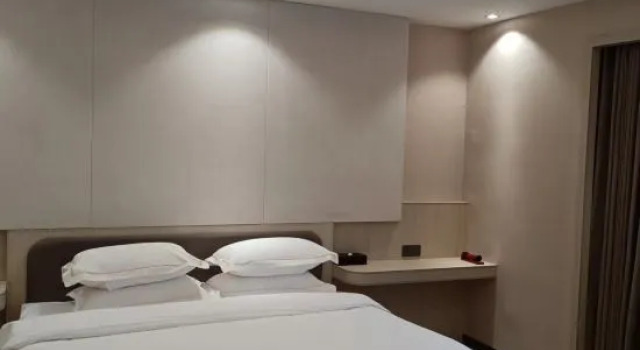 Люкс с 3 комнатами Gaotan Hot Spring Hotel
