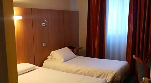 Четырёхместный номер Standard Kyriad Hotel Tours Centre
