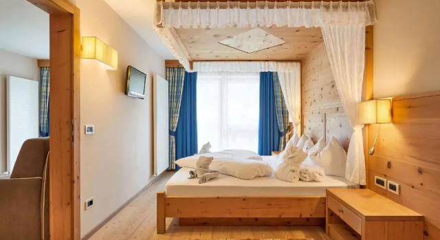 Полулюкс Mountain Hotel Mezdì