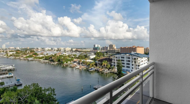 Четырёхместный номер Standard с балконом AC Hotel by Marriott Clearwater Beach