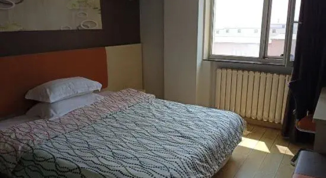 Pod Inn Chain Hotel (Taiyuan Chaoyang Street Clothing Market)
