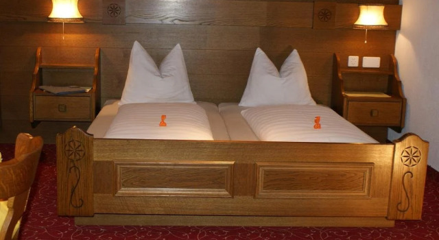 Sonnenhotel Soldanella Sonneck, Book Hotel Samnaun Engadin