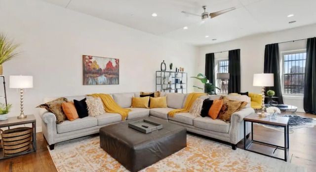 Коттедж THE PENTHOUSE loft in the heart of Old Town!