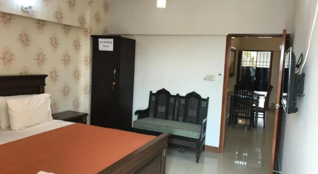 "Service Apartments Karachi" 3 Bed Javed Apartment, Prenota Appartamento Hotel a Karachi con parcheggio, Parcheggio