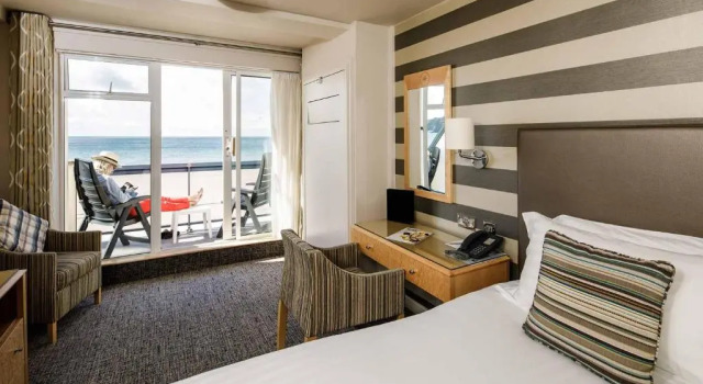 Трёхместный номер Standard с балконом и с видом на море Golden Sands