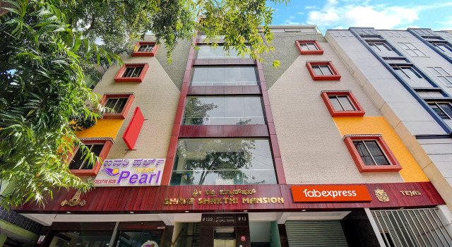 FabHotel Ivory Pearl, Rezervovat Hotel Hotely v Bangalore s parkováním, Parkování