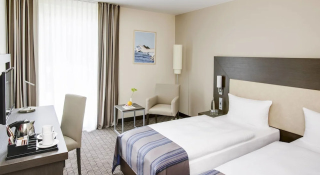 Номер Business IntercityHotel Bonn City