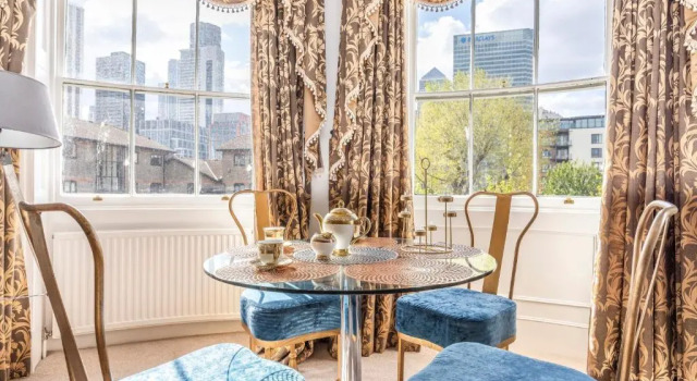 Premium Apartments over looking Canary Wharf Towers