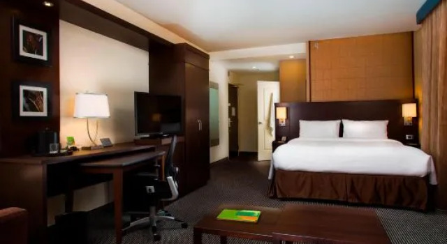 Люкс Courtyard par Marriott Montréal Centre-ville