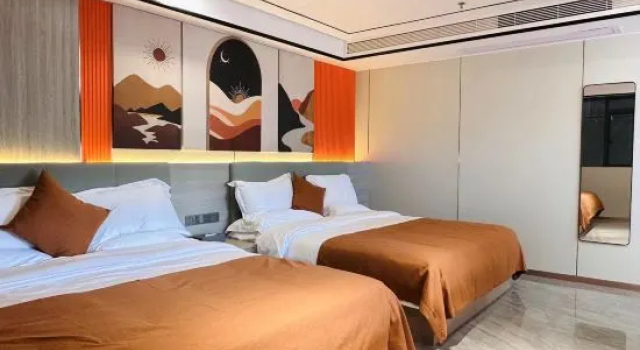 Люкс Red Arrow Holiday Inn