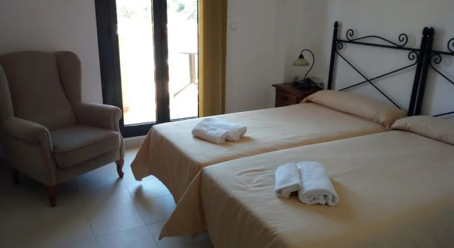 Hostal Rural de Cuadros, Book Hotel Hoteller i Bedmar med parkering, Parkering