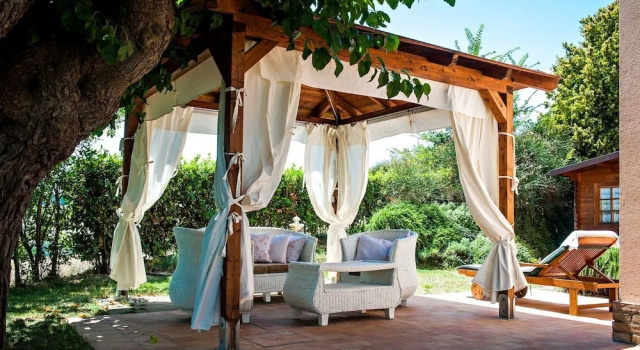 Independent house with Spa pool, Забронировать Курортный отель Курортные отели Сан-Костанцо, Курортный отель