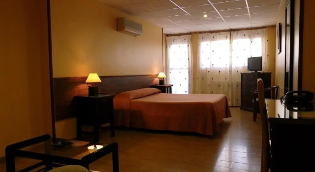 Люкс Hostal Mont Royal