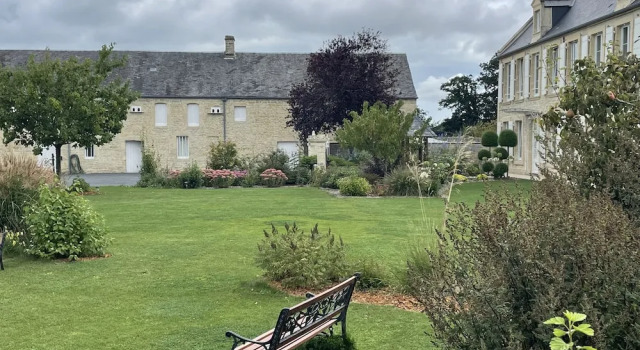 Aurefees, Varaa Bed and Breakfast Ellon Basse-Normandie