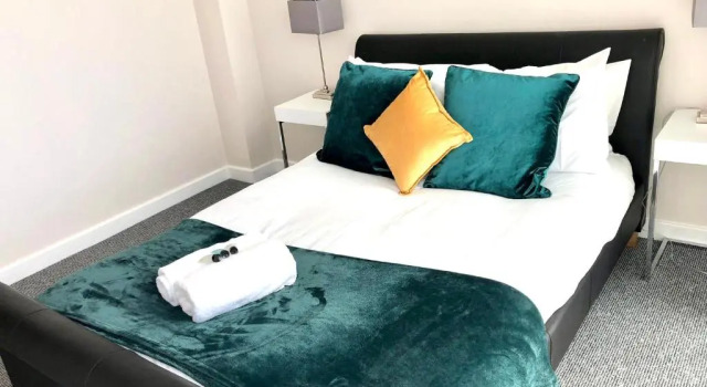 Апартаменты Deluxe Luxurious Hub MK City Apartment- With Free Underground Parking