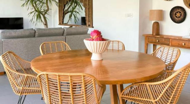 Villa 3BR Canggu 5 Mins to Berawa Beach and FINNS, Book Villa 4-stjernede hoteller i Bali, 4*