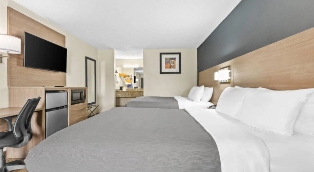 Четырёхместный номер Standard Quality Inn Fort Campbell