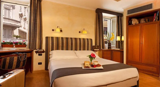 Кровать в общем номере Hotel La Fenice