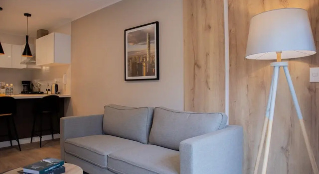 w Impressive 1BR w Balcony in Miraflores, Забронировать Апартаменты/квартира Отели в центре Мирафлореса, в центре