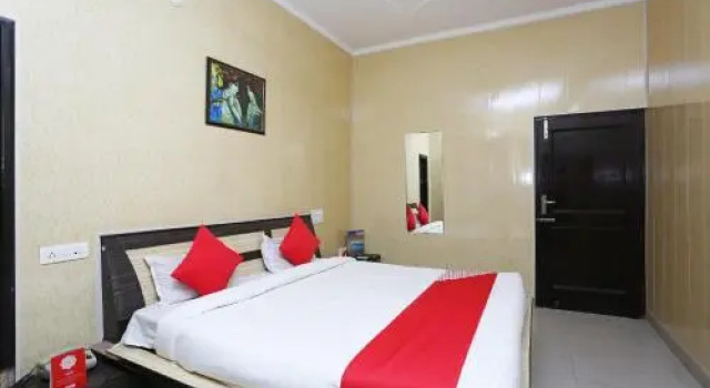 OYO 22771 Hotel New Pakiza, Забронировать Отель Таннасар штат Харьяна