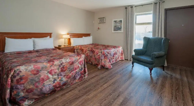 Четырёхместный номер Economy Hotel & Suites Monte-Cristo