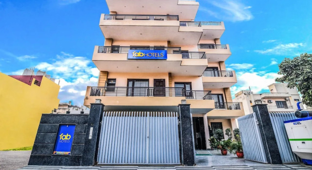 Fabhotel Tavishk Golf Course Road, Забронировать Отель Гургаон Gurgaon Region, рядом с Улица Гольф-Корс-роуд