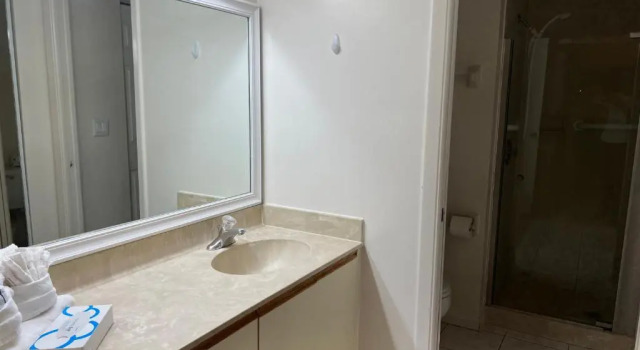 Апартаменты Superior Superb Apartment in Florida & very close to IMG