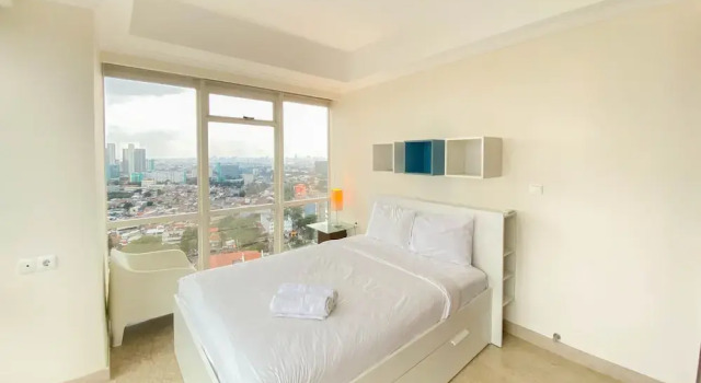 Апартаменты с 2 комнатами Spacious And Comfort Living 2Br At Menteng Park Apartment