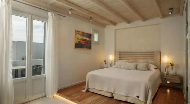 Iria Beach art hotel