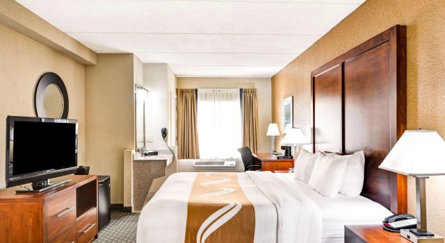 Двухместный номер Standard Quality Inn & Suites Heritage Park