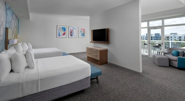 Четырёхместный люкс с балконом Courtyard by Marriott Delray Beach
