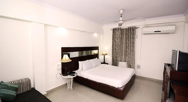 Aravali Clarks Inn Alwar, Забронировать Отель Отели штата Раджастхана с бассейном, Бассейн