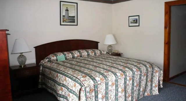 Aurora Inn & Motel