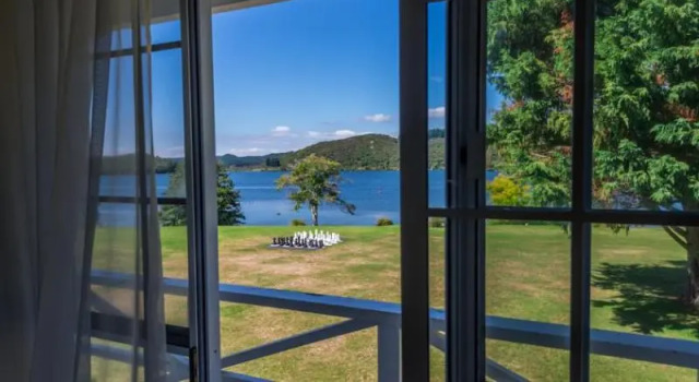 Двухместный номер Standard с балконом и с видом на озеро VR Rotorua Lake Resort