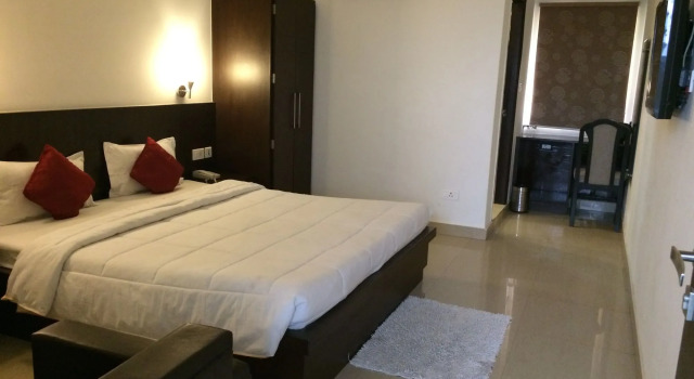 Hotel Love Kush, Забронировать Отель Taj Ganj Таджгандж