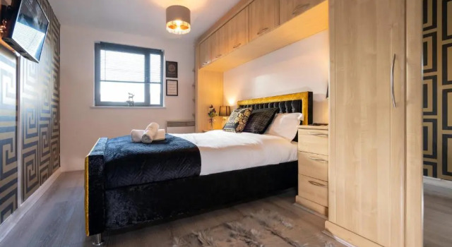 CALIBER STAYS Apartments & Homes - The Medusa Suite - 2 Bedroom Apartment - City Centre - FREE NETFLIX, Забронировать Апартаменты/квартира Отели Бирмингема с парковкой, рядом с Океанариум «Национальный центр морской жизни», Парковка