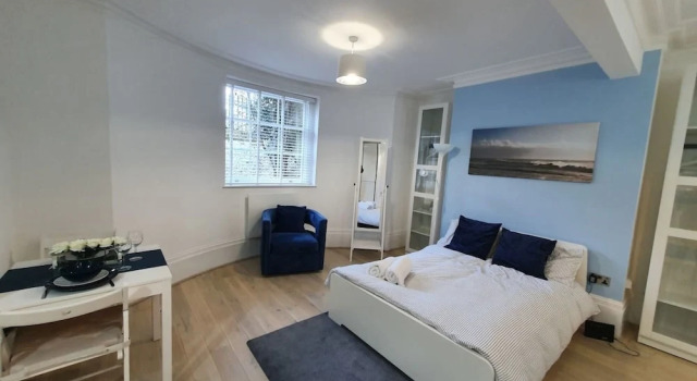 Lux Kings RD City Centre Studio Apartment Reading
