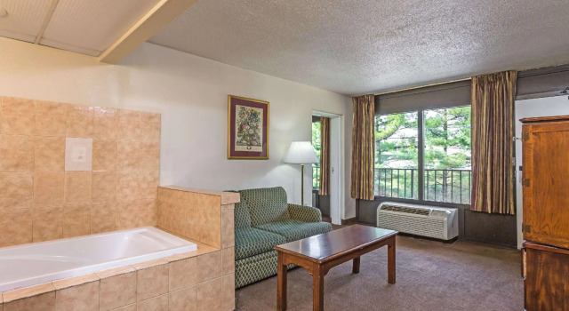 Люкс Days-Inn by Wyndham Baltimore Northwest