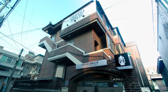 Travelholic Guesthouse - Hostel, Rezerwuj Hostel Gangnam-Gu Seul, w pobliżu Blue Square
