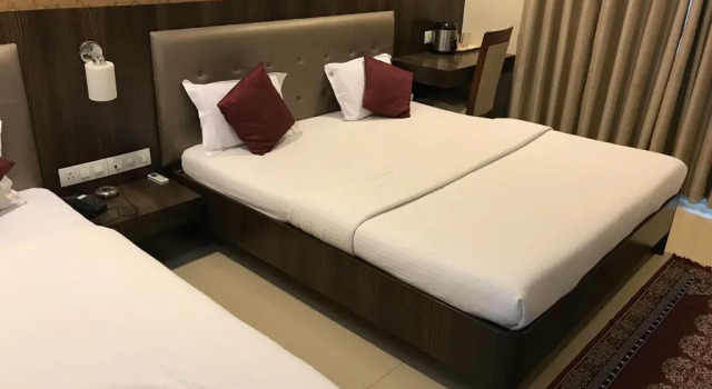 Hotel Sai Moreshwar, Забронировать Отель Ширди штат Махараштра, рядом с Железнодорожный вокзал Сайнагар