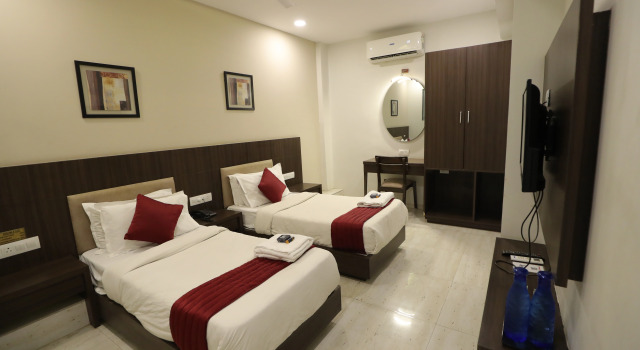 Номер Deluxe Hotel Privya Rooms and banquet Surat