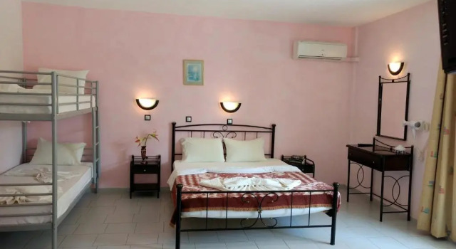 Семейная студия Цокольный этаж Evelin hotel