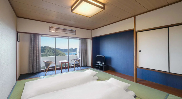 Номер Classic с видом на горы Grand Mercure Awaji Island Resort & Spa