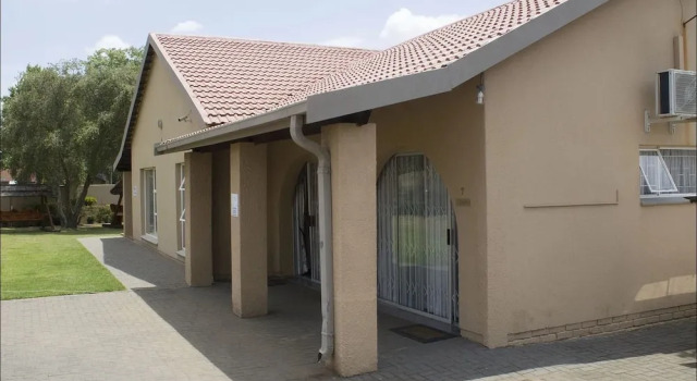 NMB2 Guest House, Reservar Casa de hóspedes Ermelo Mpumalanga