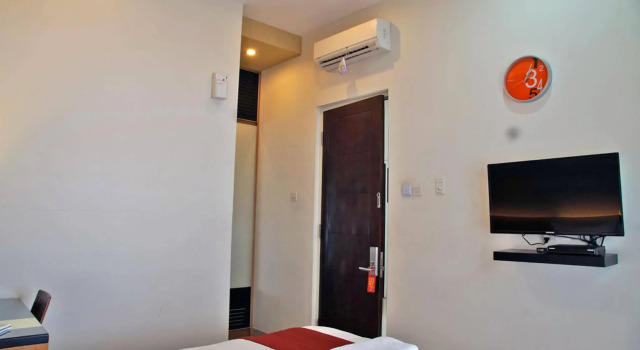 RedDoorz near Plaza Marina, Book Hotel Surabaya East Java, near University Of 17 Agustus 1945 Surabaya