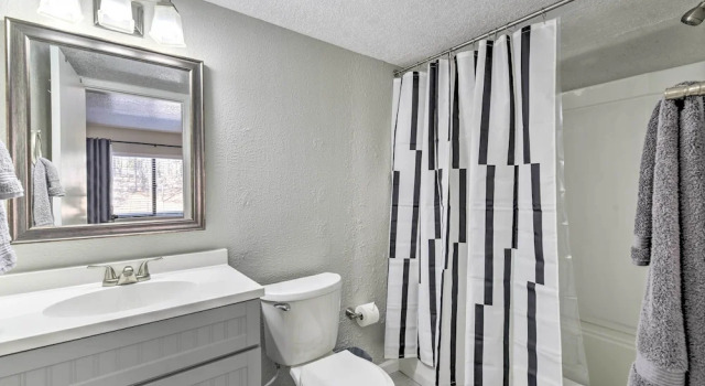 Апартаменты с 2 комнатами Angel Fire Condo w/ Fireplace < 1 Mi to Ski Resort