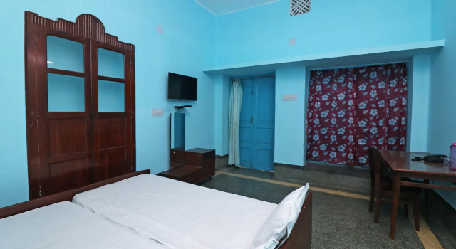SPOT ON 44329 Sri Krishna Inn Lodging & Boarding