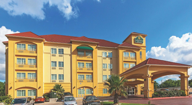 La Quinta Inn and Suites Columbus, Rezervați Hotel Columbus Texas