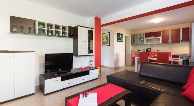 Apartment Josip Malin, Забронировать Апартаменты/квартира Отели Малинска с парковкой, Парковка