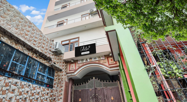 Capital O 41561 Hotel Paradise Residency